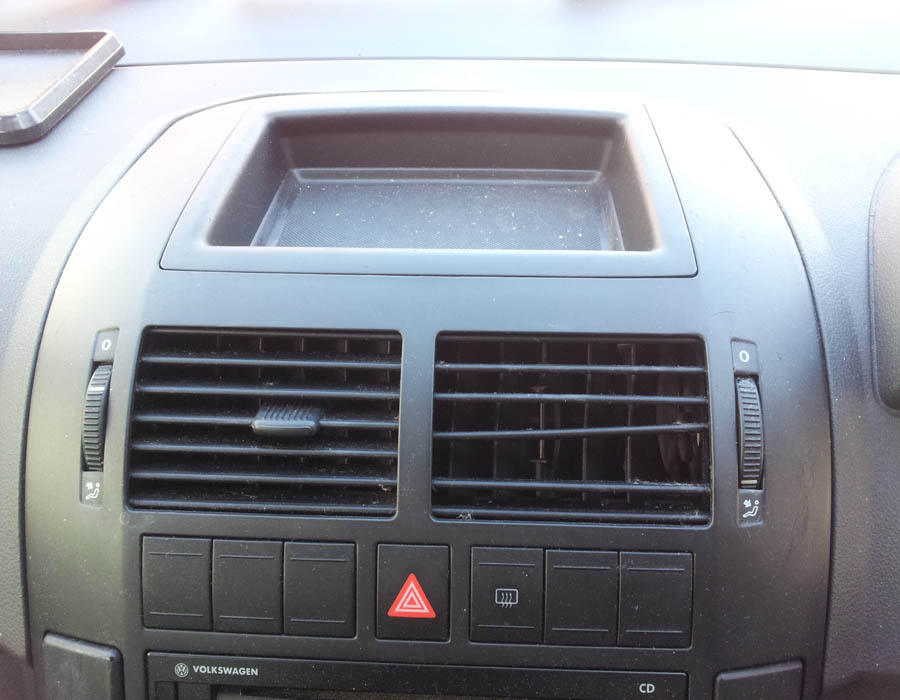 VW Polo Twist dash-air-vent